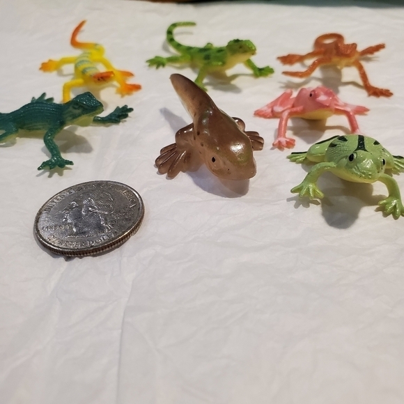 Plastic Reptiles toy lot of 7 lizards gecko frogs tadpole salamander - Picture 3 of 4